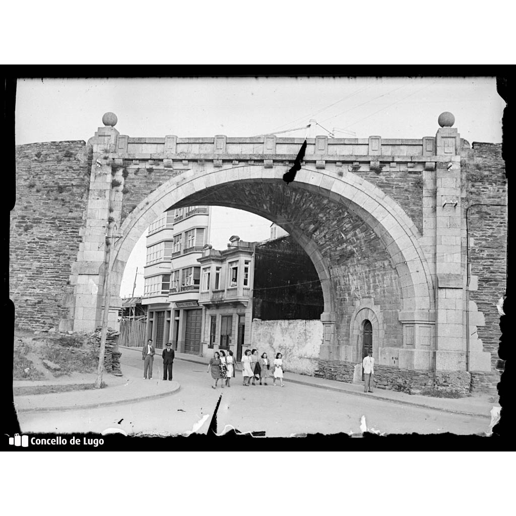 Muralla Romana de Lugo. Vista exterior da Porta de Bispo Odoario