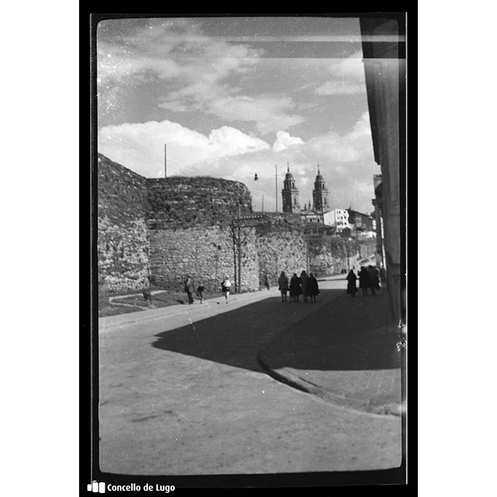 Vista da Muralla Romana de Lugo dende a porta de Bispo Odoario ata Porta Miñá