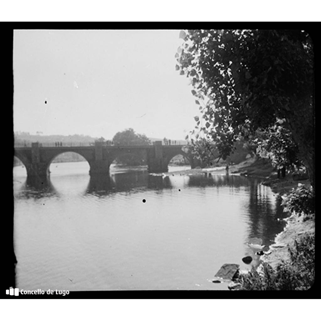 Vista da Ponte Vella sobre o Río Miño