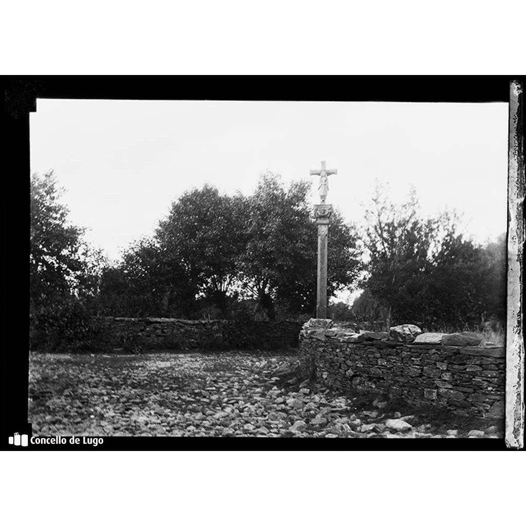 Cruceiro da igrexa de San Martiño de Lamas. (Cospeito
