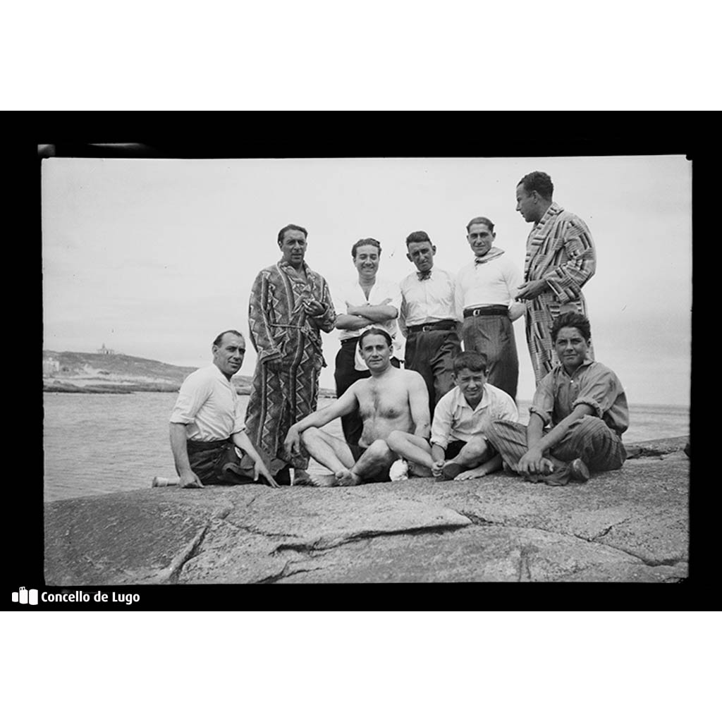 Retrato dun grupo na praia de San Cibrao. Cervo