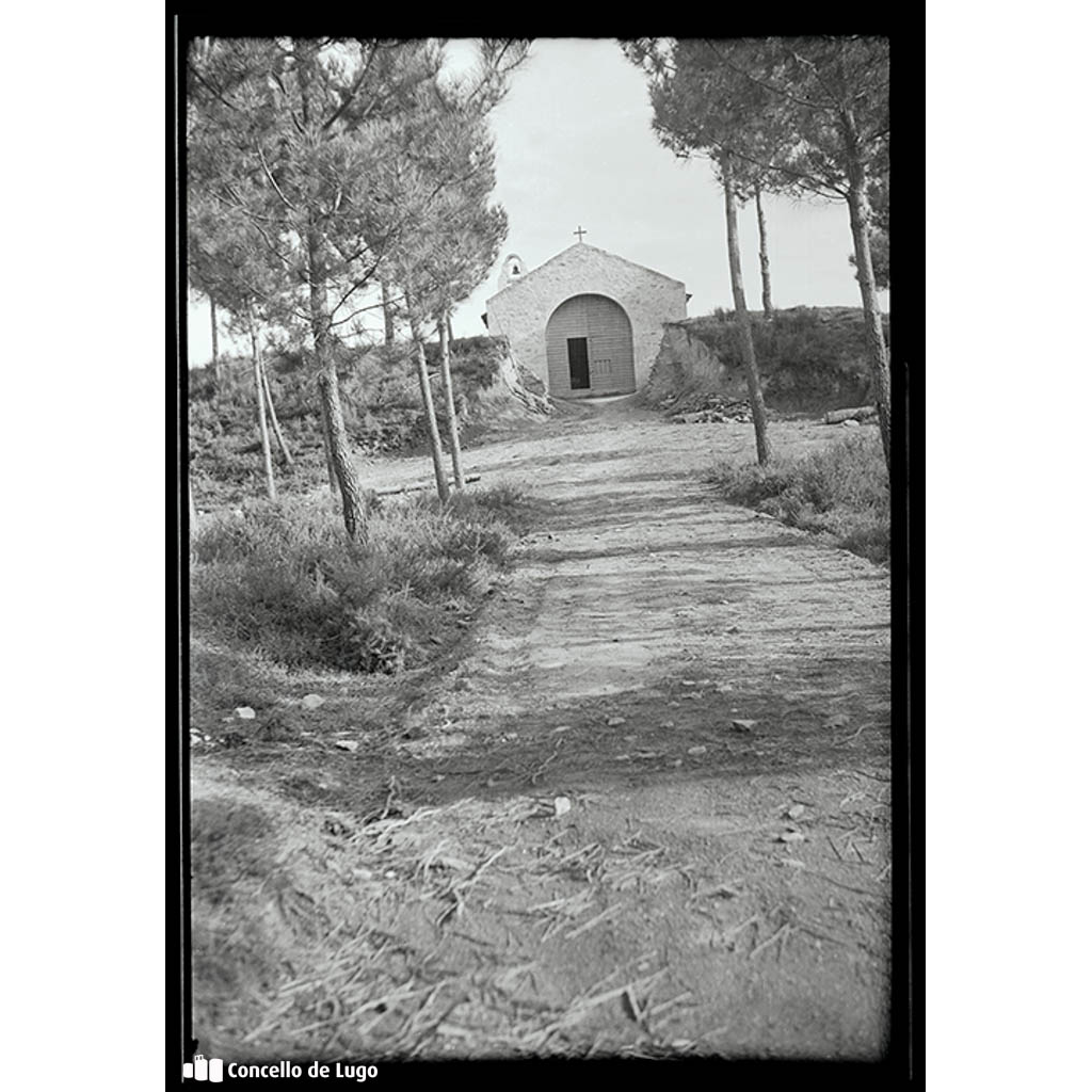 Romería de Eiré. Entrada posterior á capela
