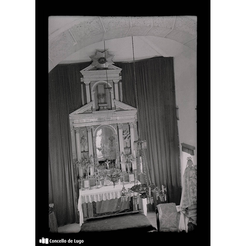 Romería de Eiré. Vista do altar da capela