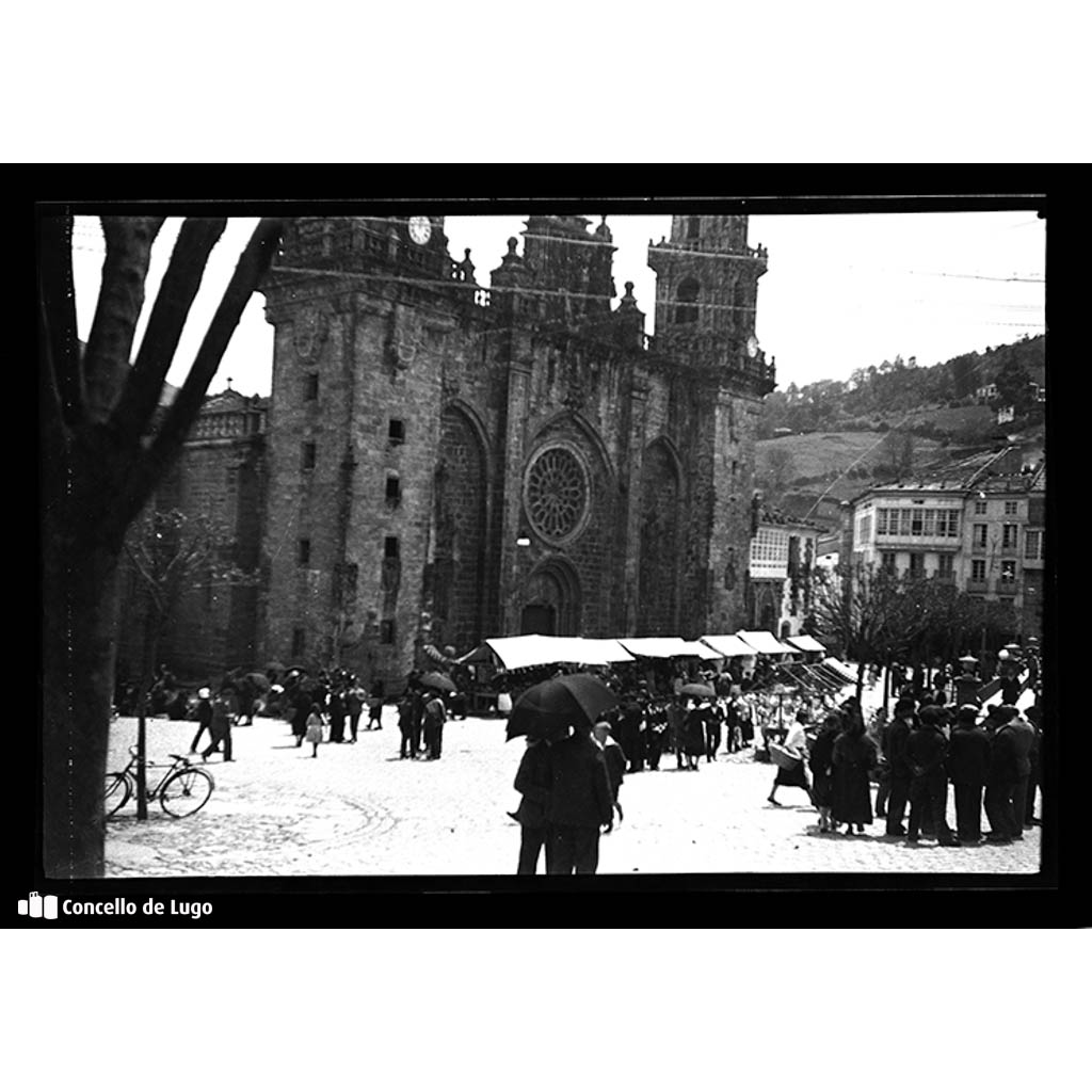 Vista da Catedral e o mercado de Mondoñedo