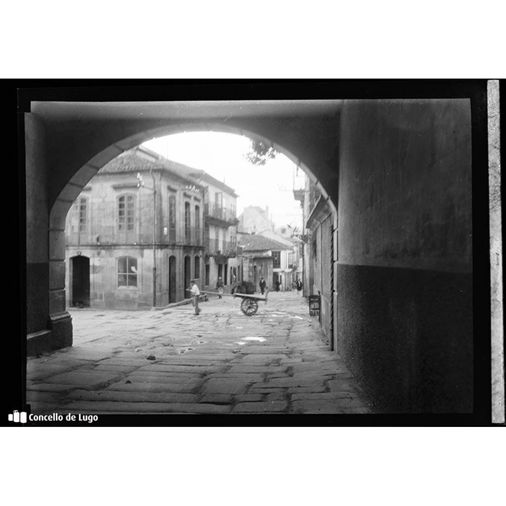 Rúas de Pontevedra. Rúa vista dende soportal