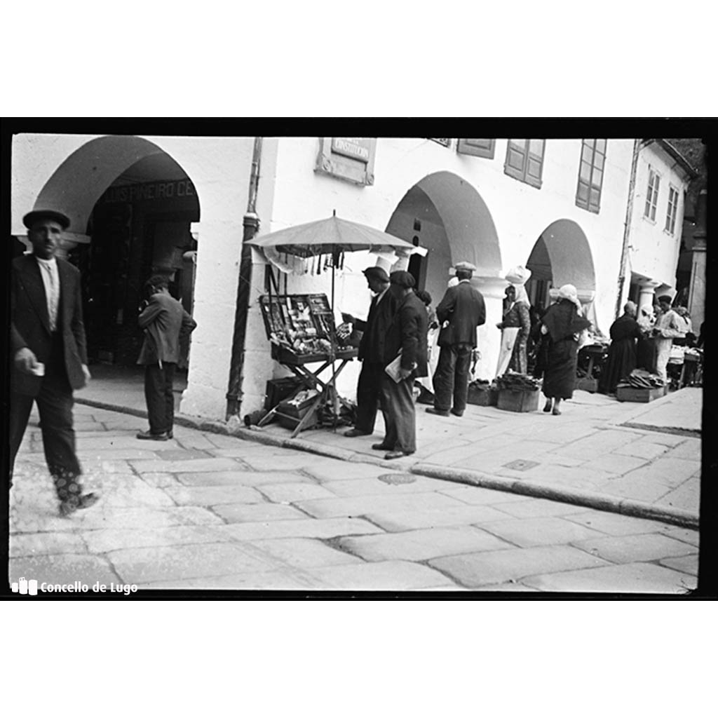 Rúas de Pontevedra. Vista de postos de venda ambulante