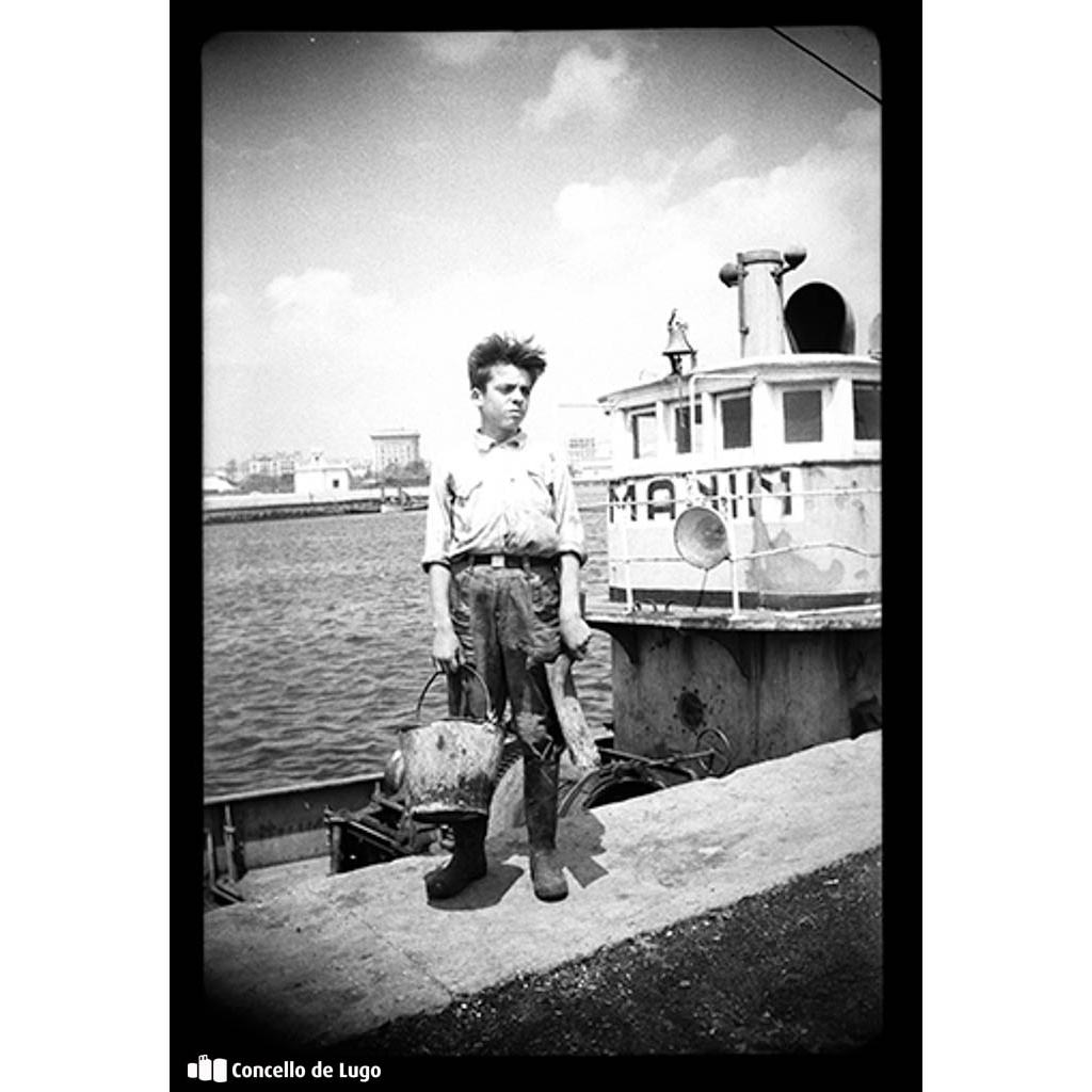 Retrato dun neno no peirao da Coruña