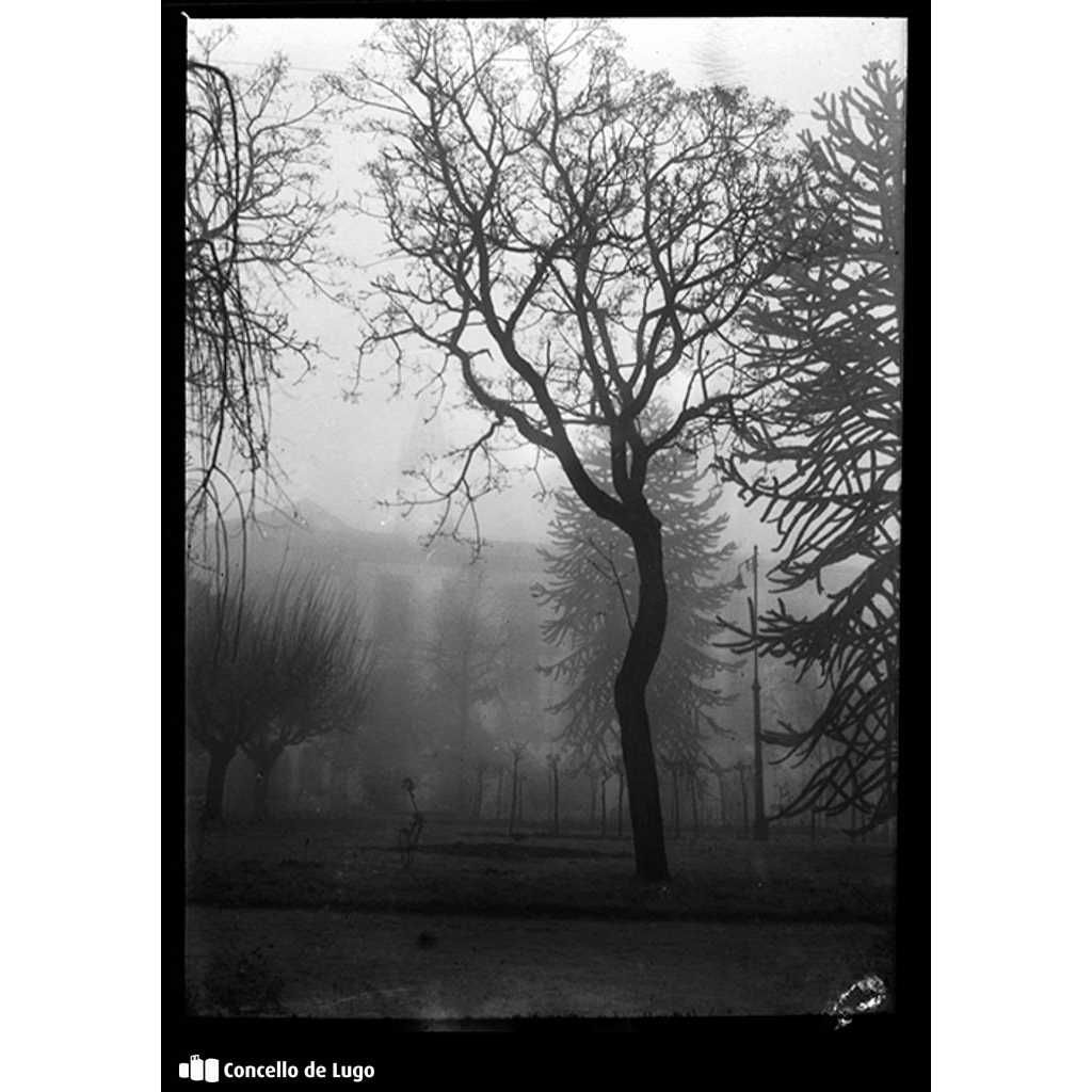 Vista da Praza Maior con néboa. Lugo