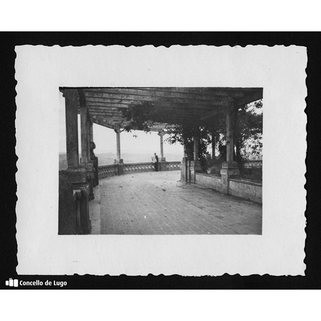 Parque Rosalía de Castro. Vista da pérgola e mirador