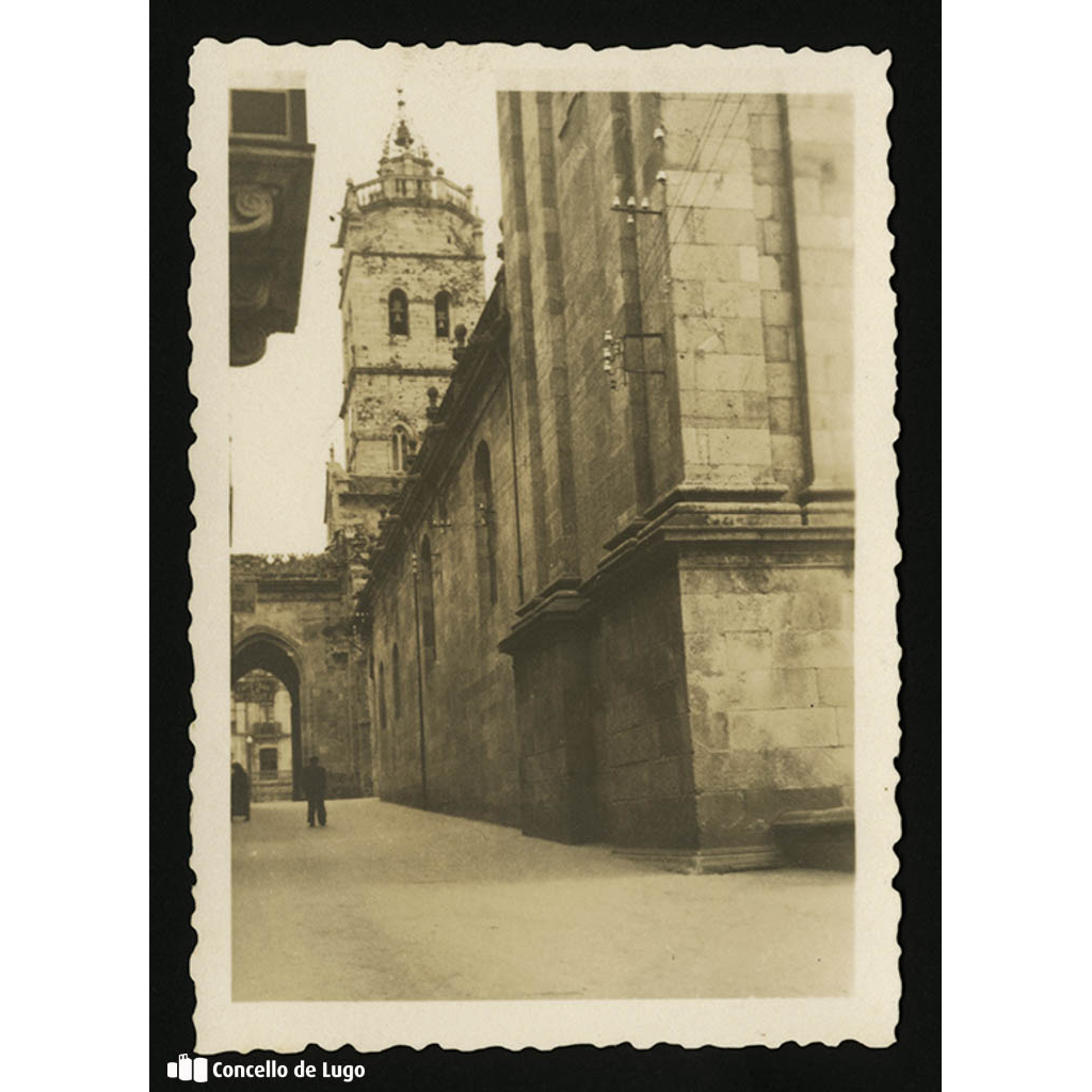 Vista da rúa Bo Xesús cara a praza de Santa María