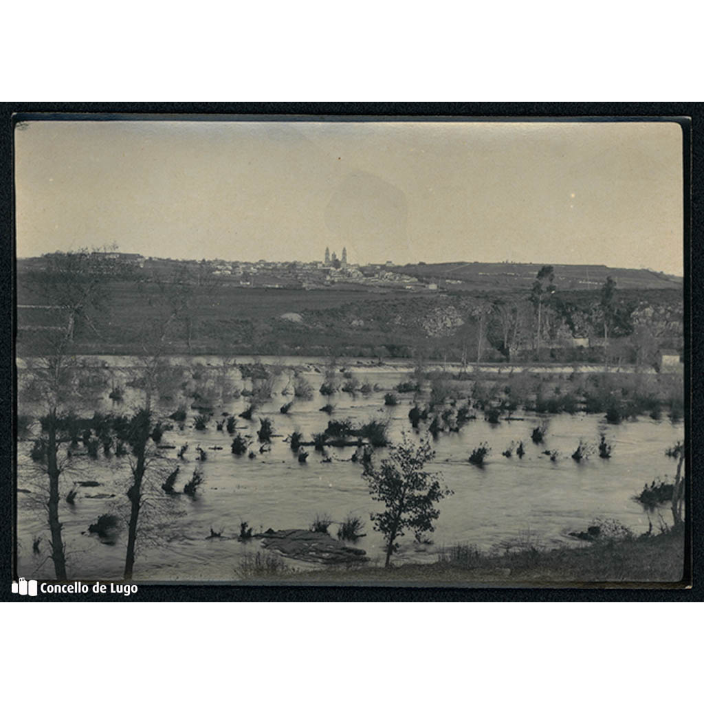 O Río Miño e ao fondo a cidade