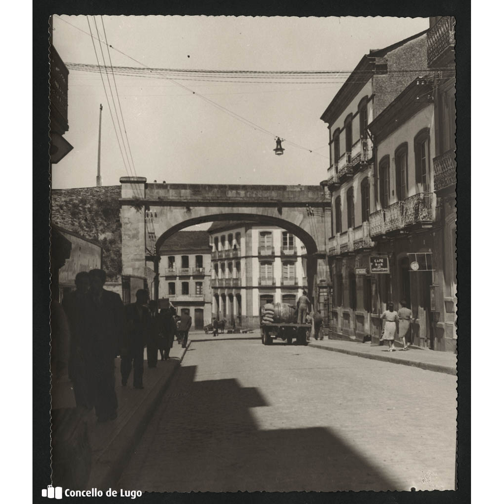 Muralla Romana de Lugo. Vista interior da Porta da Estación