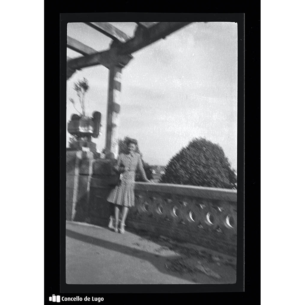 Retrato dunha muller no mirador do Parque Rosalía de Castro