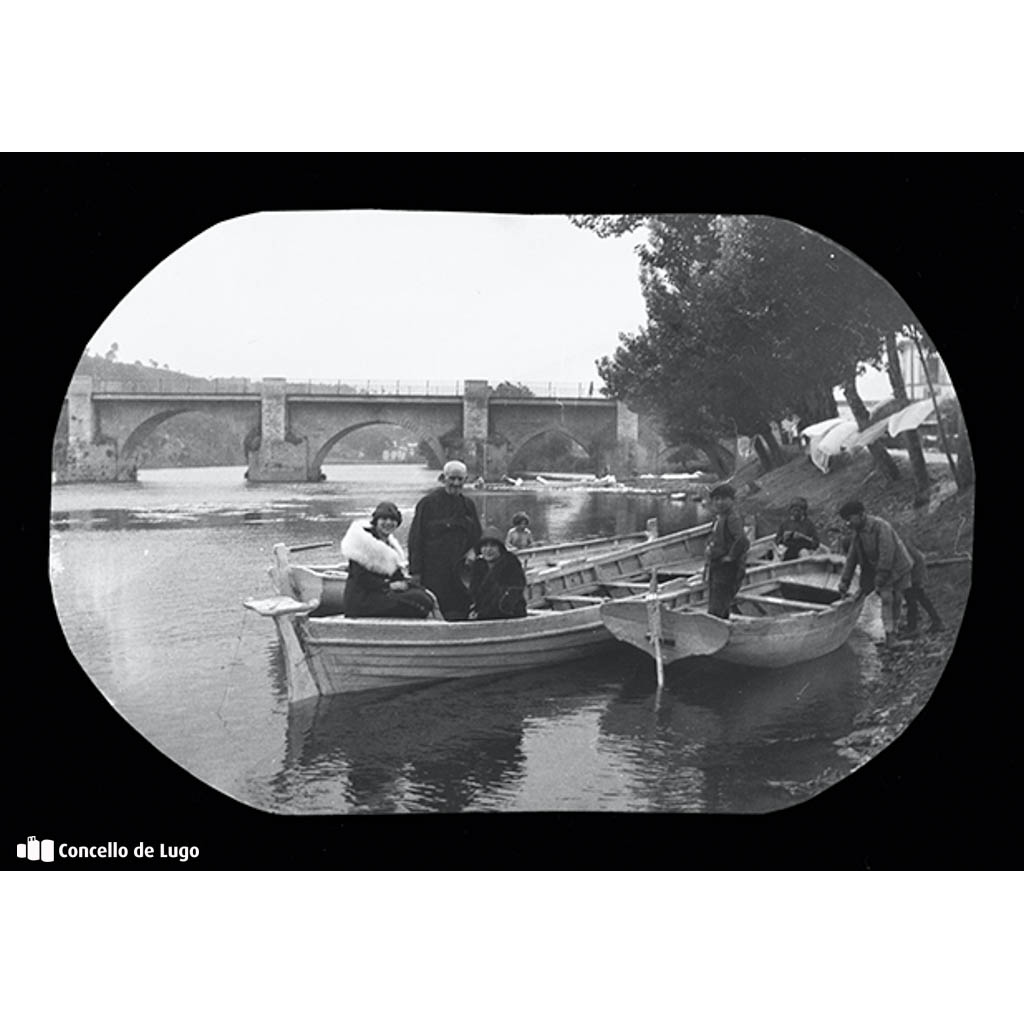 Retrato colectivo nunha barca no río Miño