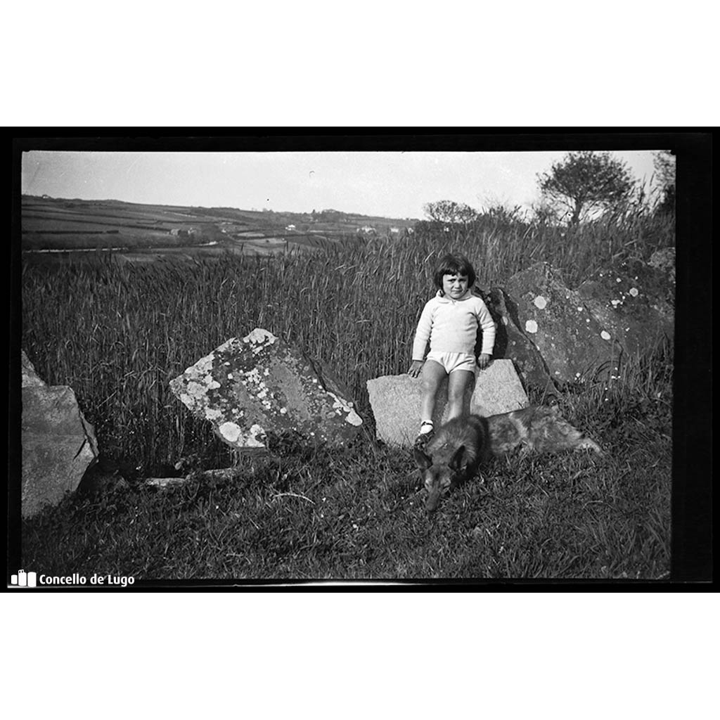 Retrato de Valentín Roldán cun can