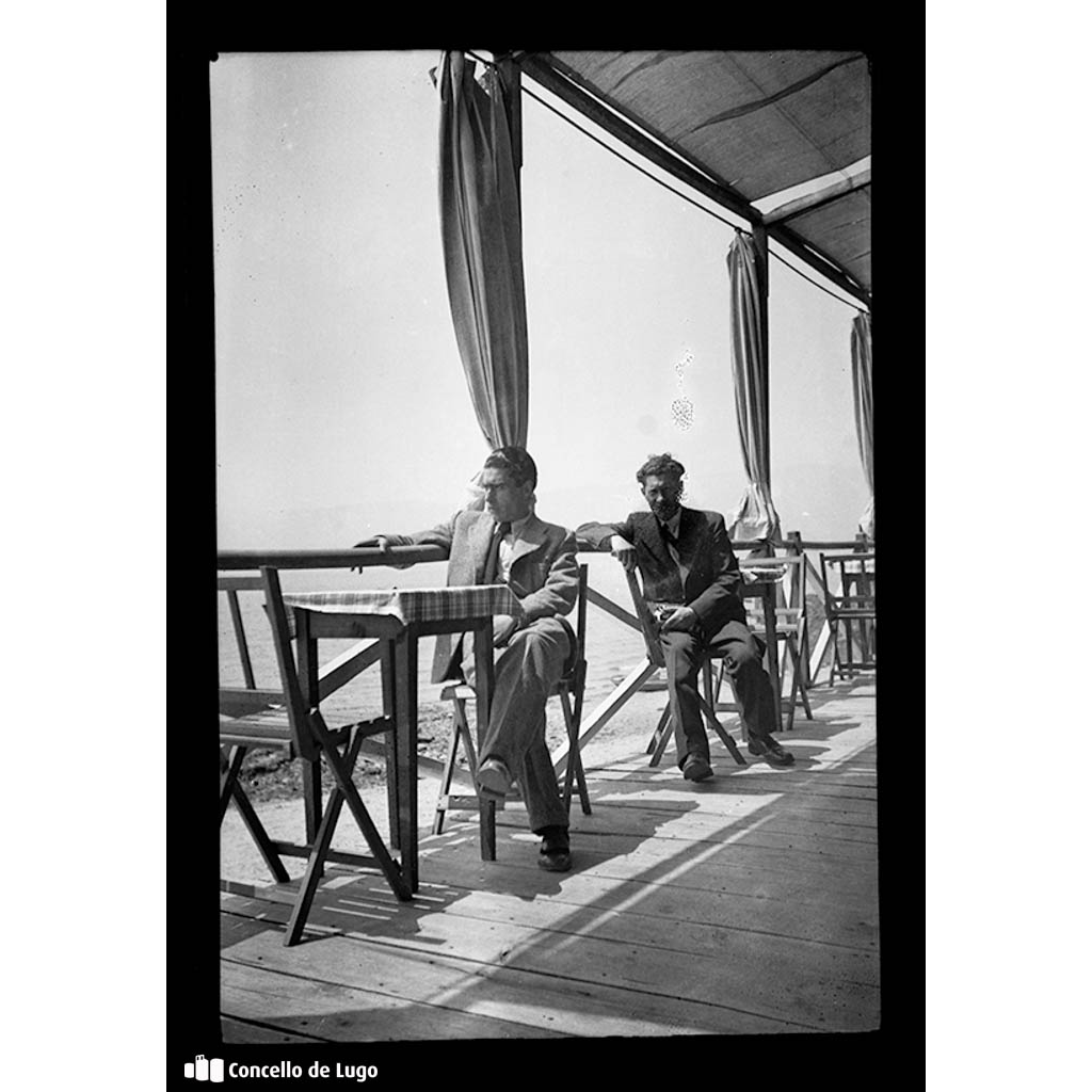 Retrato de Valentín Roldán Regal e Fausto Roldán nunha terraza