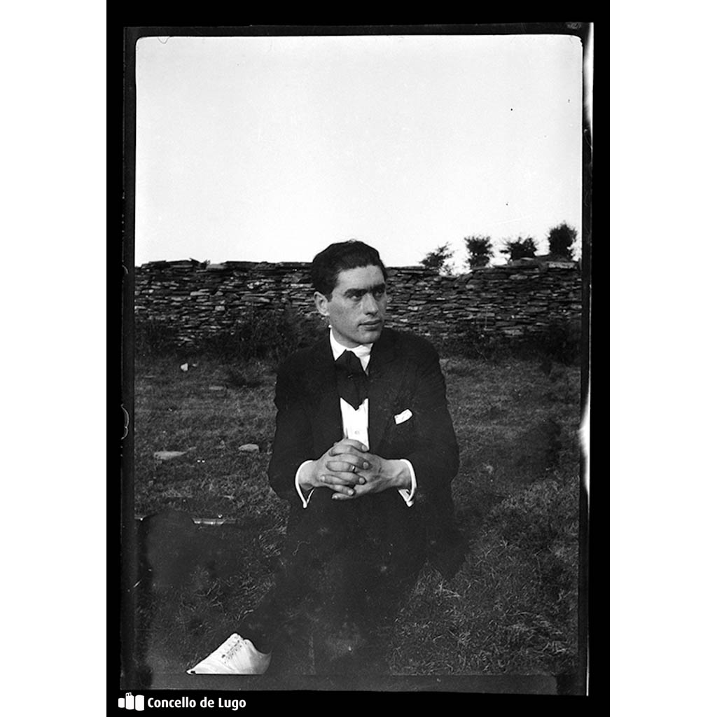 Retrato de Valentín Roldán Regal sentado
