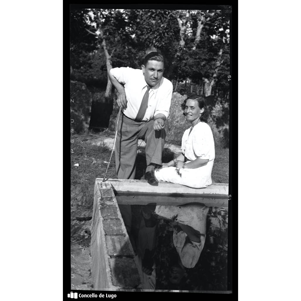 Retrato dunha parella na finca de Ramón Varela