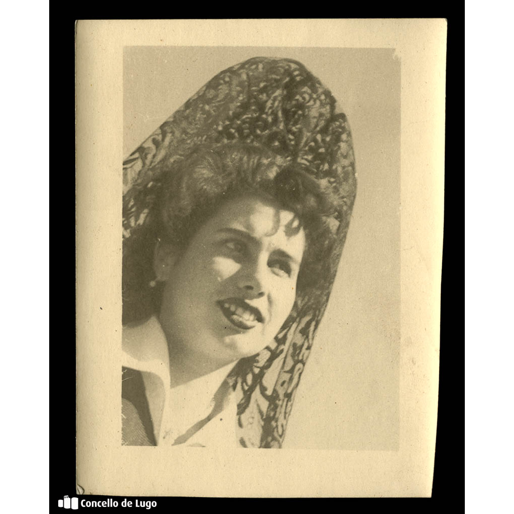 Retrato dunha muller con peineta