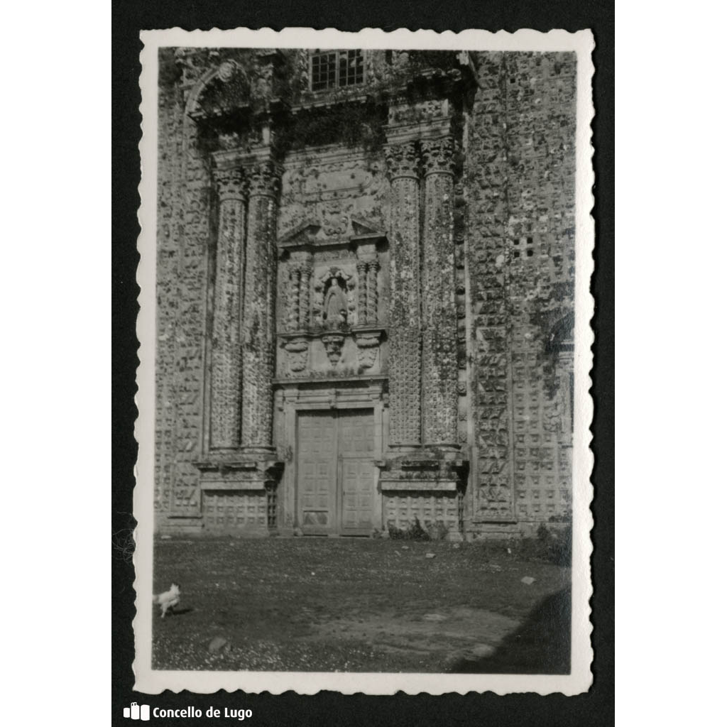 Detalle da fachada do Mosteiro de Santa María de Sobrado dos Monxes