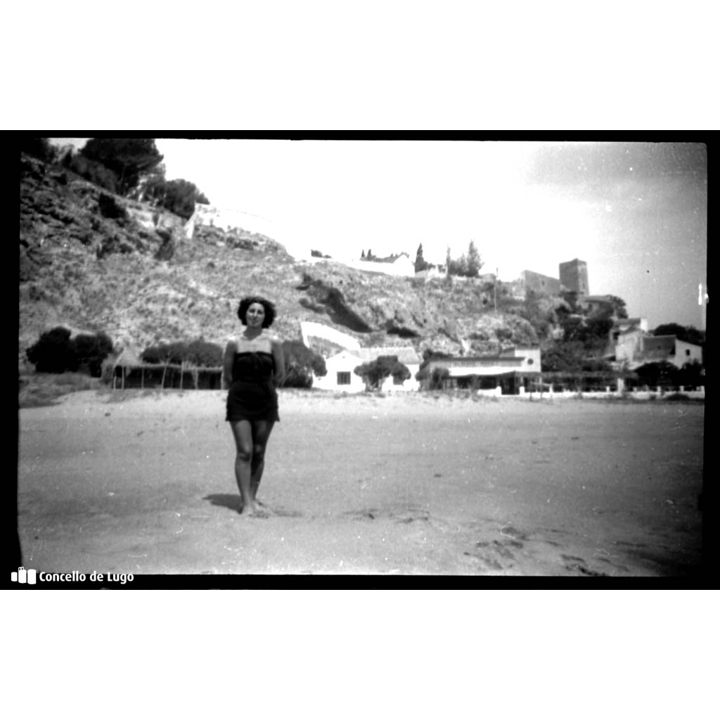 Retrato feminino na praia