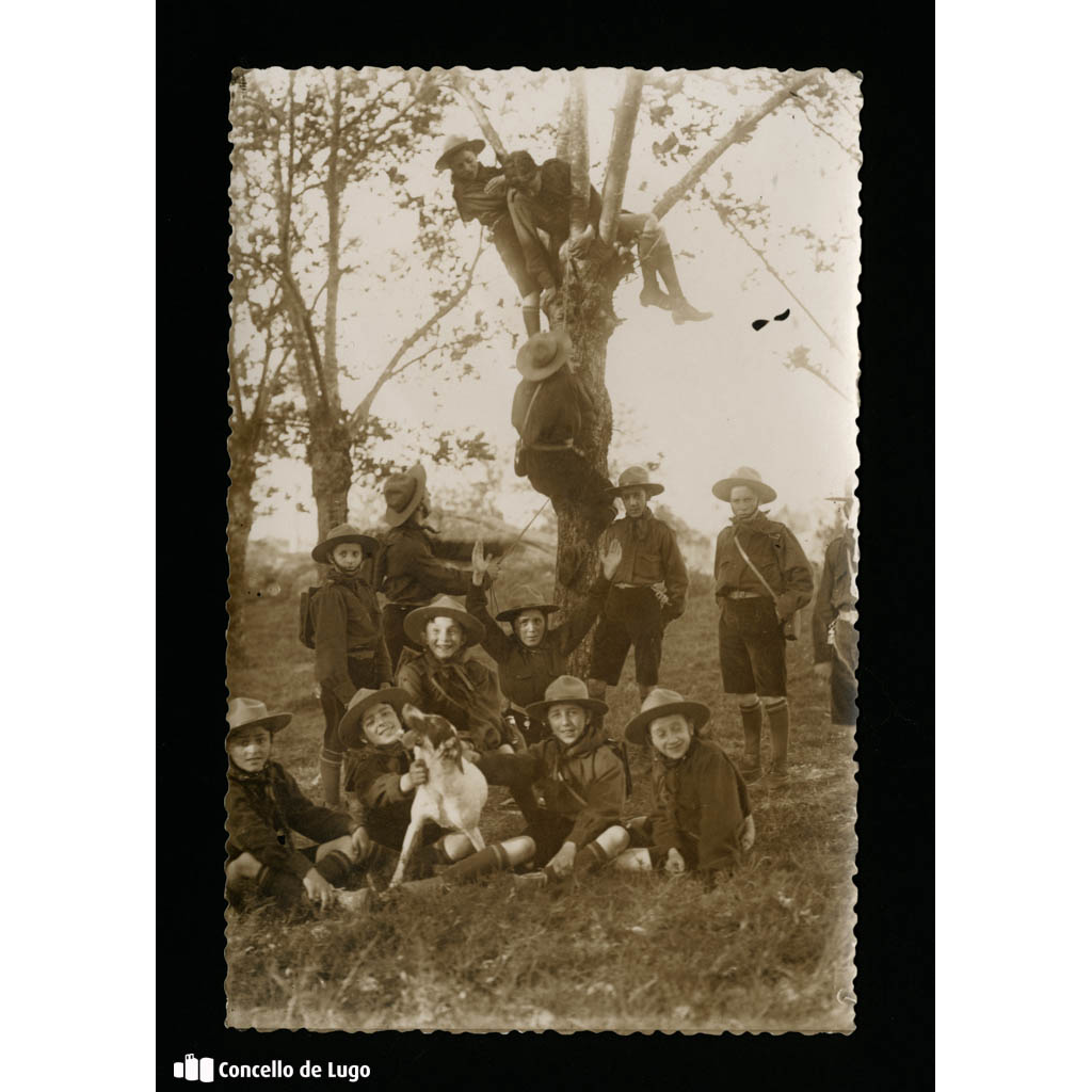 Retrato dun grupo da asociación scout de Exploradores de España