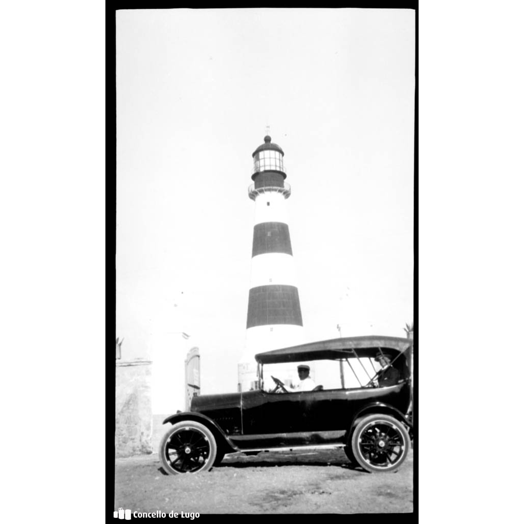Mar del Plata. Vista dun automóbil no Faro de Punta Mogotes