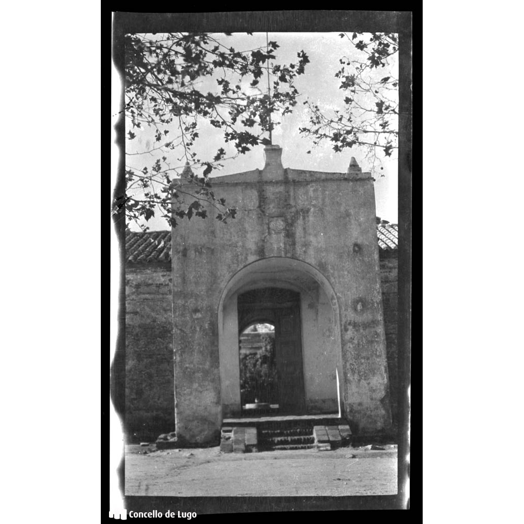Serras de Córdoba. Vista da entrada dun edificio relixioso