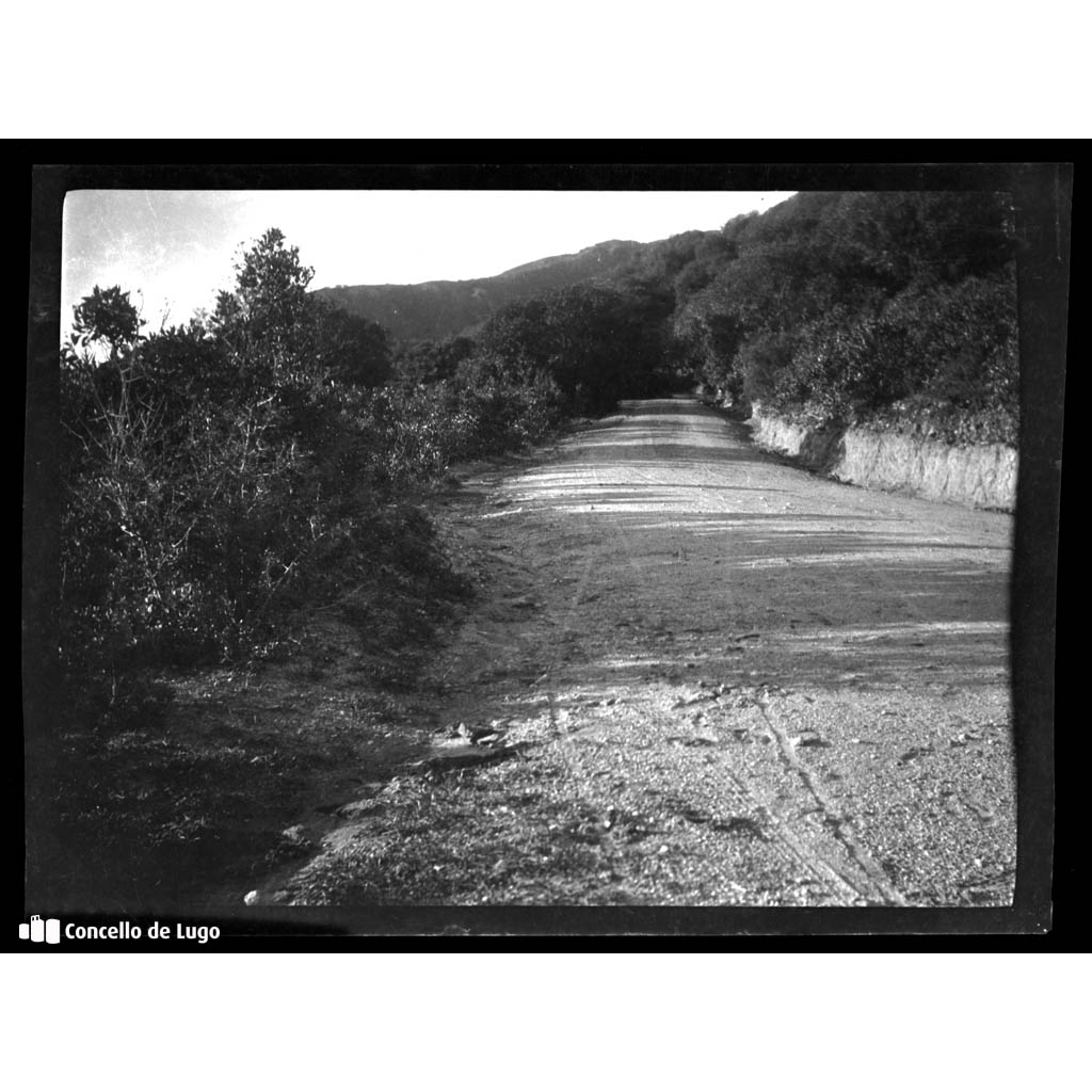 Serras de Córdoba. Vista dun camiño rodeado de vexetación