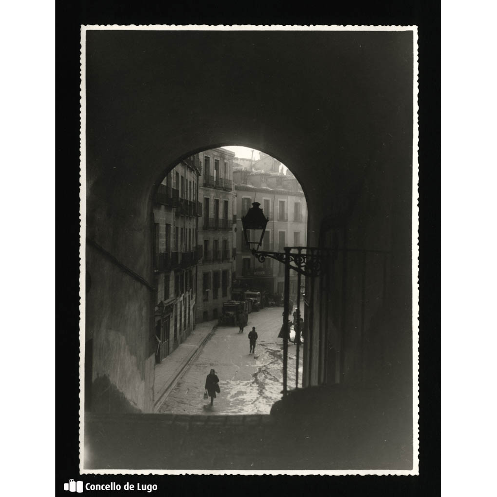 Vista do Arco de Cuchilleros. Madrid