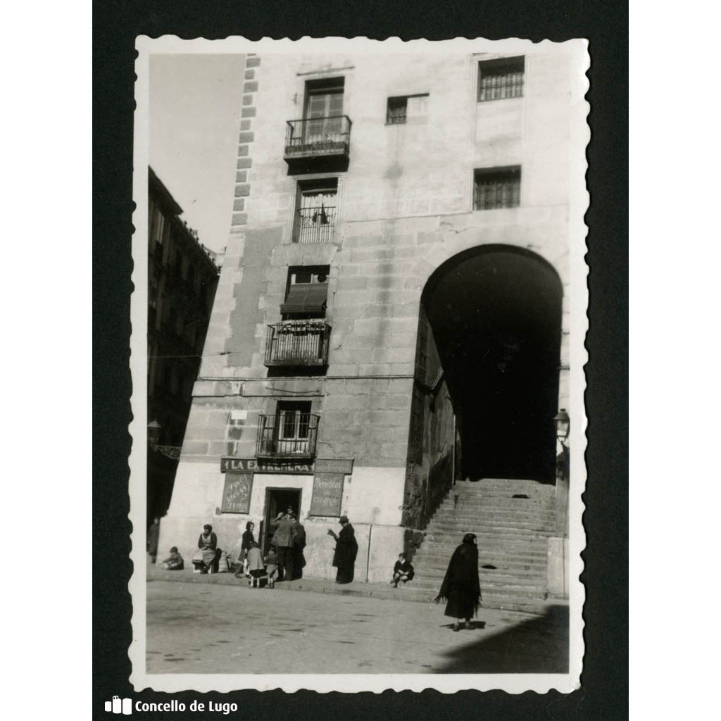 Vista do Arco de Cuchilleros. Madrid