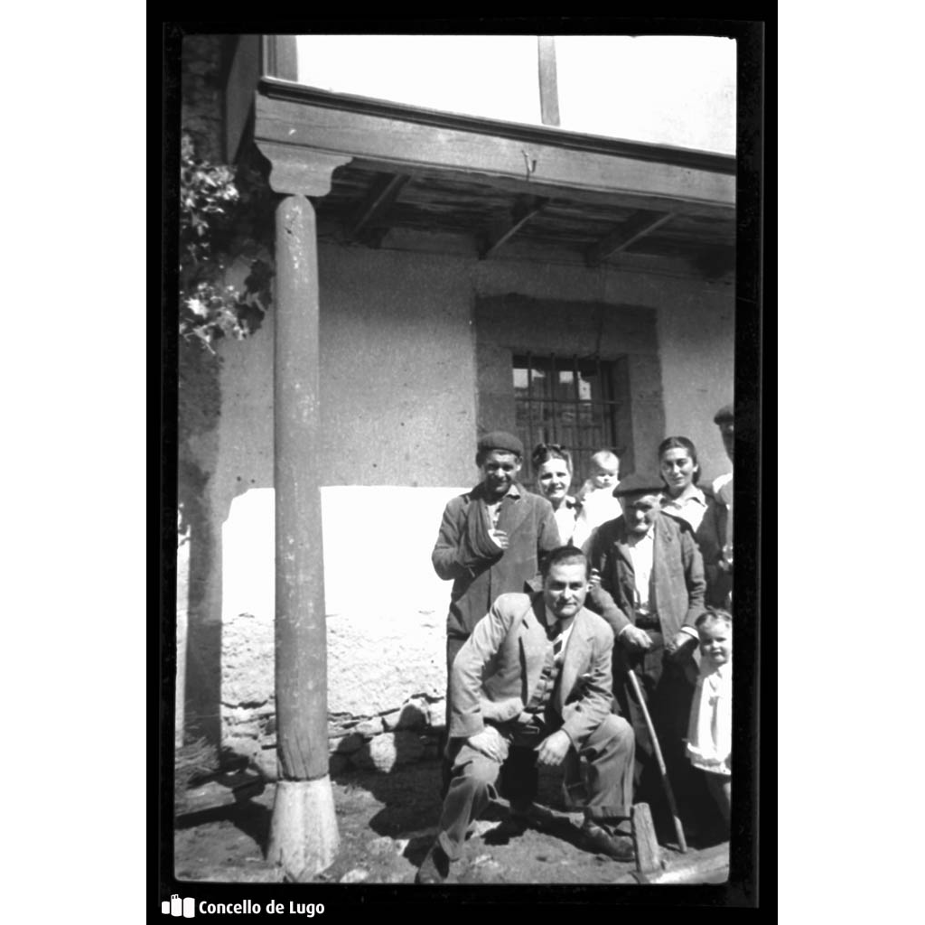 Vacacións da familia de Fernández Penedo. Retrato de grupo