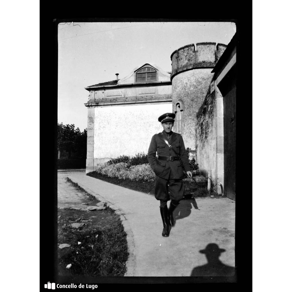 Retrato de Fausto Roldán Regal vestido de uniforme