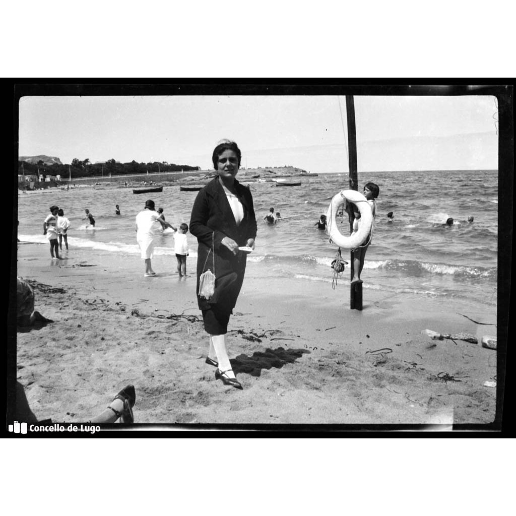 Retrato de Virtudes Real Núñez na praia