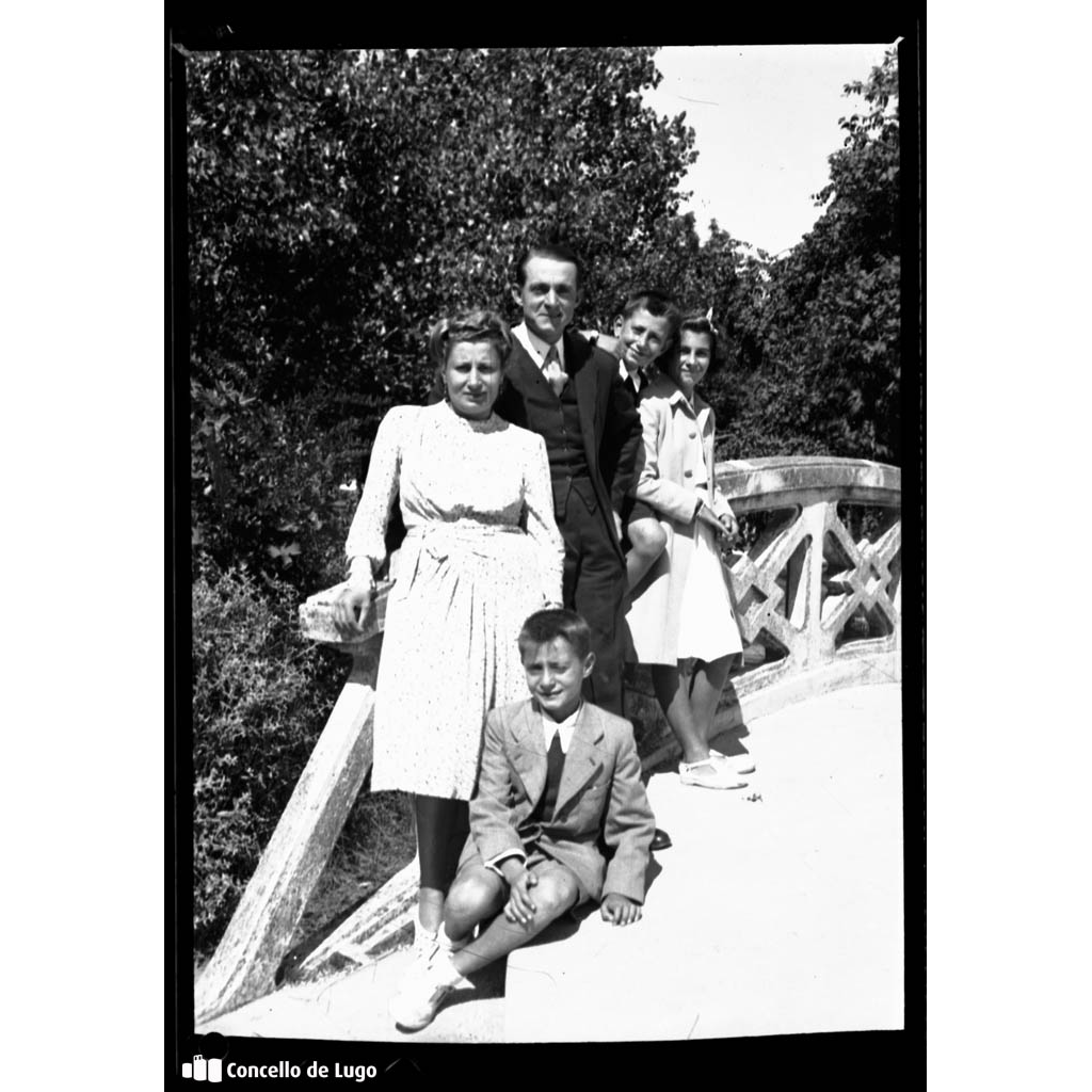 Retrato dunha familia no Parque Rosalía de Castro, Lugo