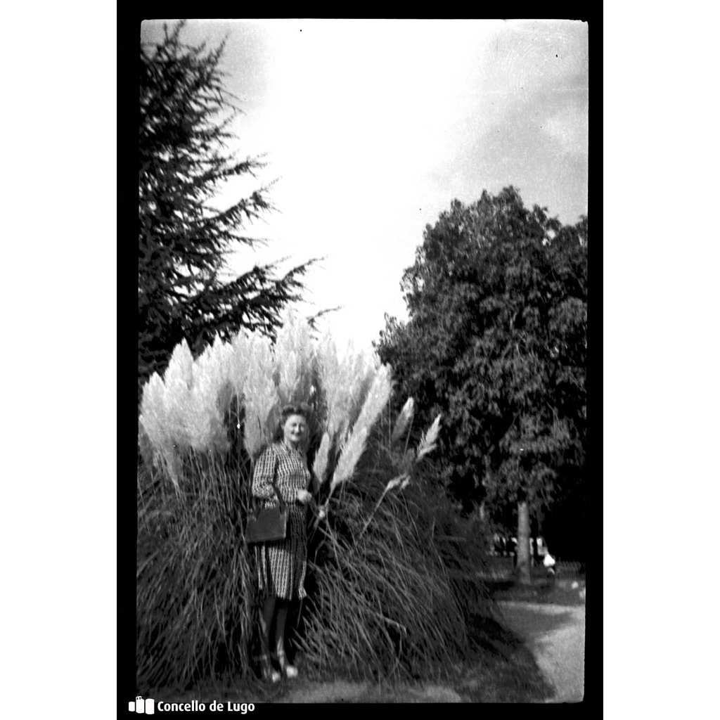 Retrato feminino no Parque Rosalía de Castro