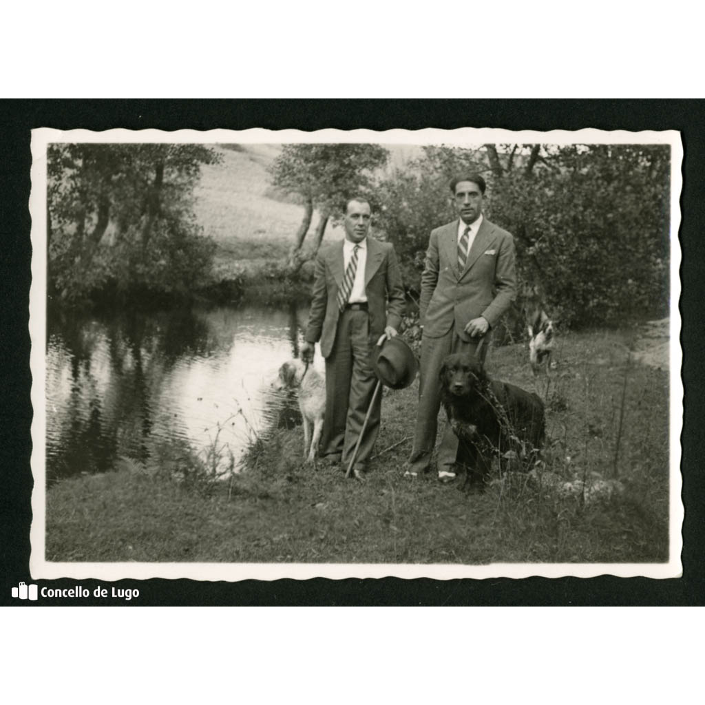 Retrato de Manuel Fernández Márquez e Julio Veloso nas orillas do Río Mera