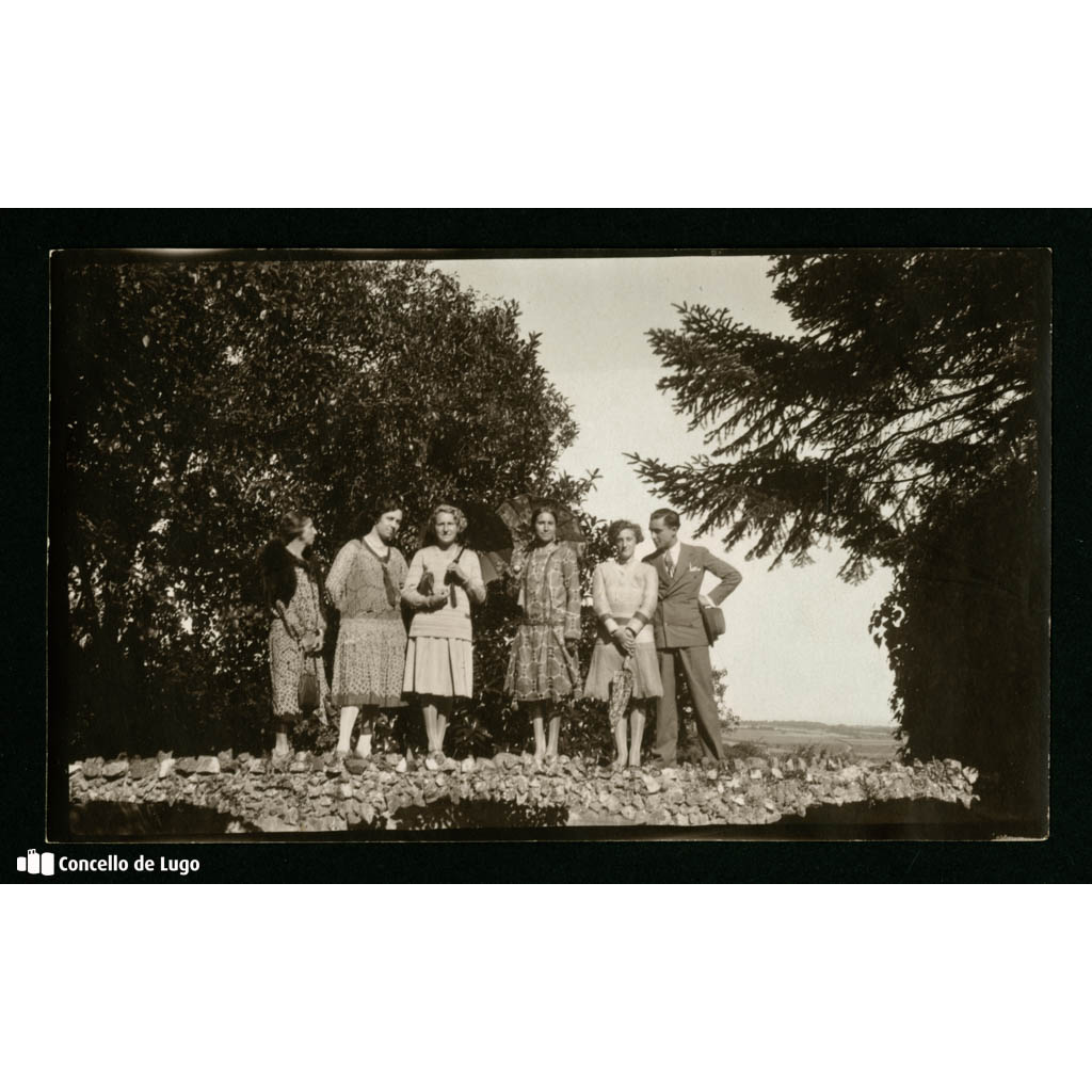 Retrato de grupo na finca de don Demetrio Álvarez