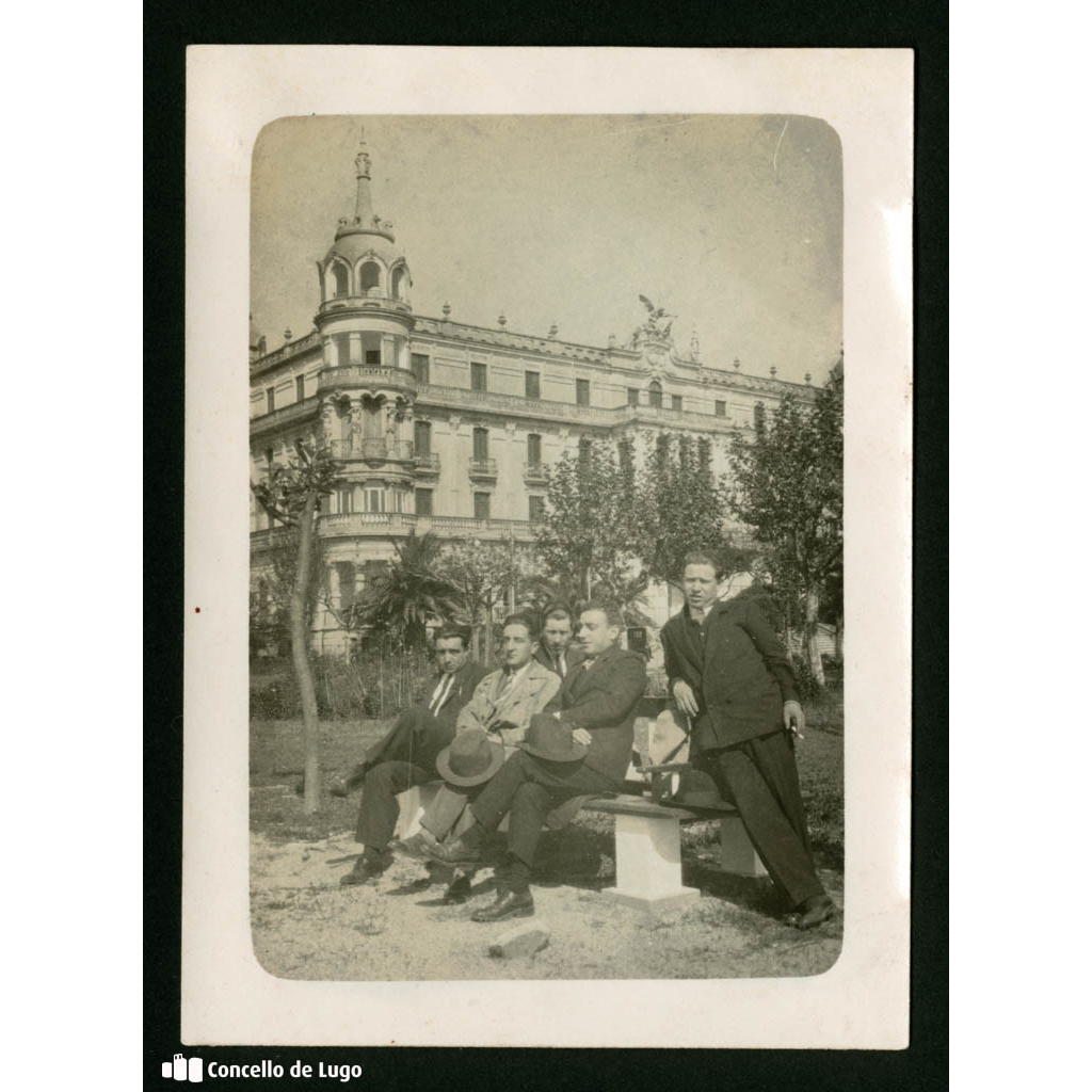 Retrato de José Álvarez Rodríguez e amigos. A Toxa