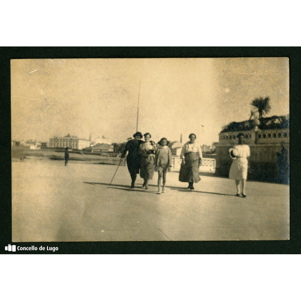 Retrato de Rosa Fernández Márquez, Pilar Pérez y Pérez e Maruja Goy. A Coruña