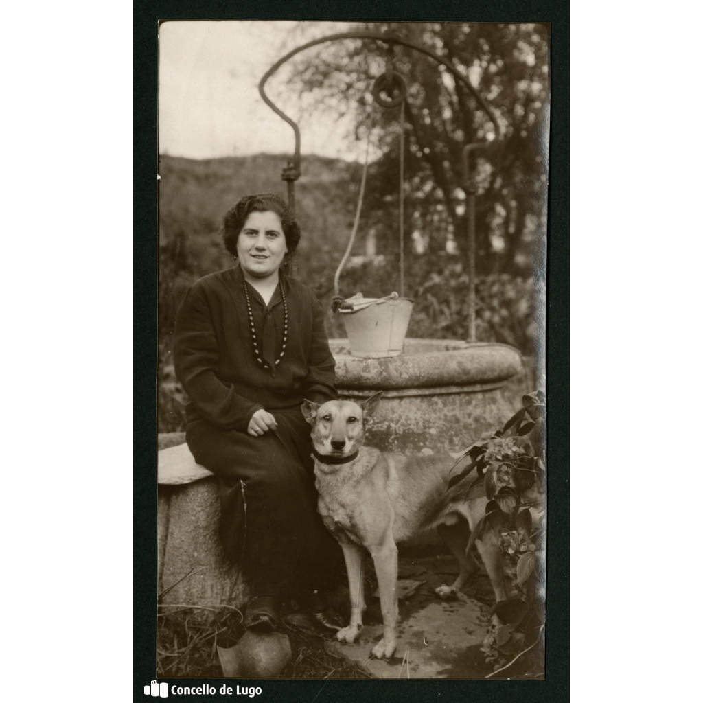 Retrato de María Fole Sánchez con Nelson (can. Lugo