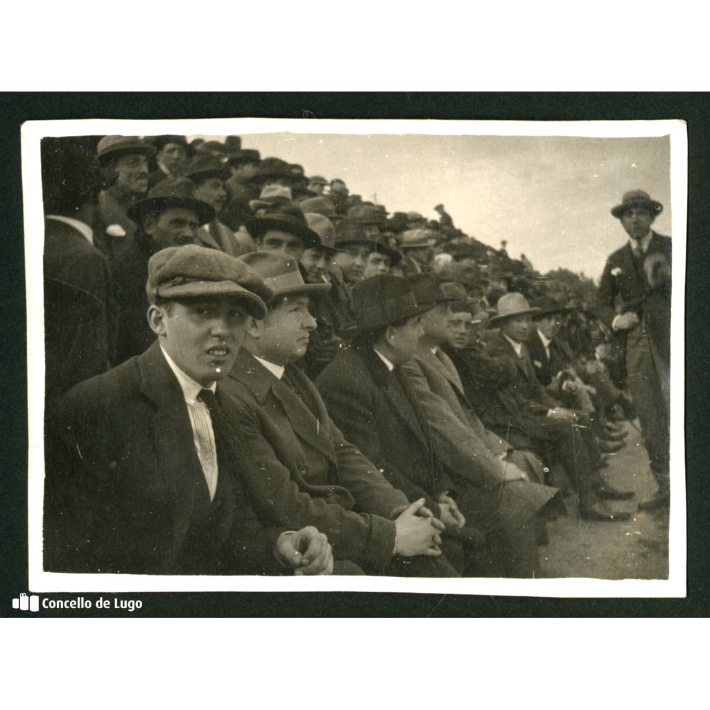 Grada do antigo campo de futbol do Parque de Riazor. A Coruña, 1924