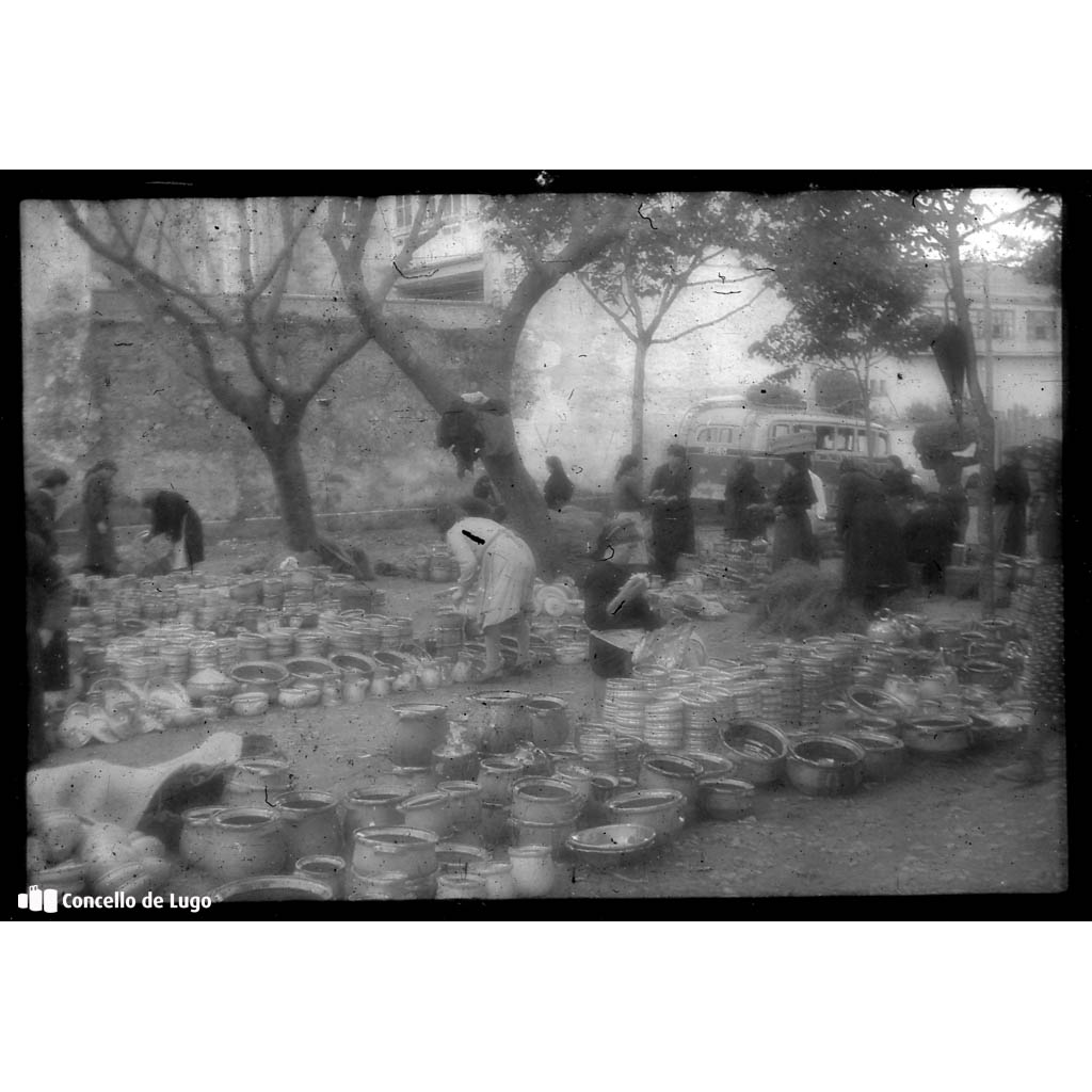 Escena dun día de mercado. Cacharreiras